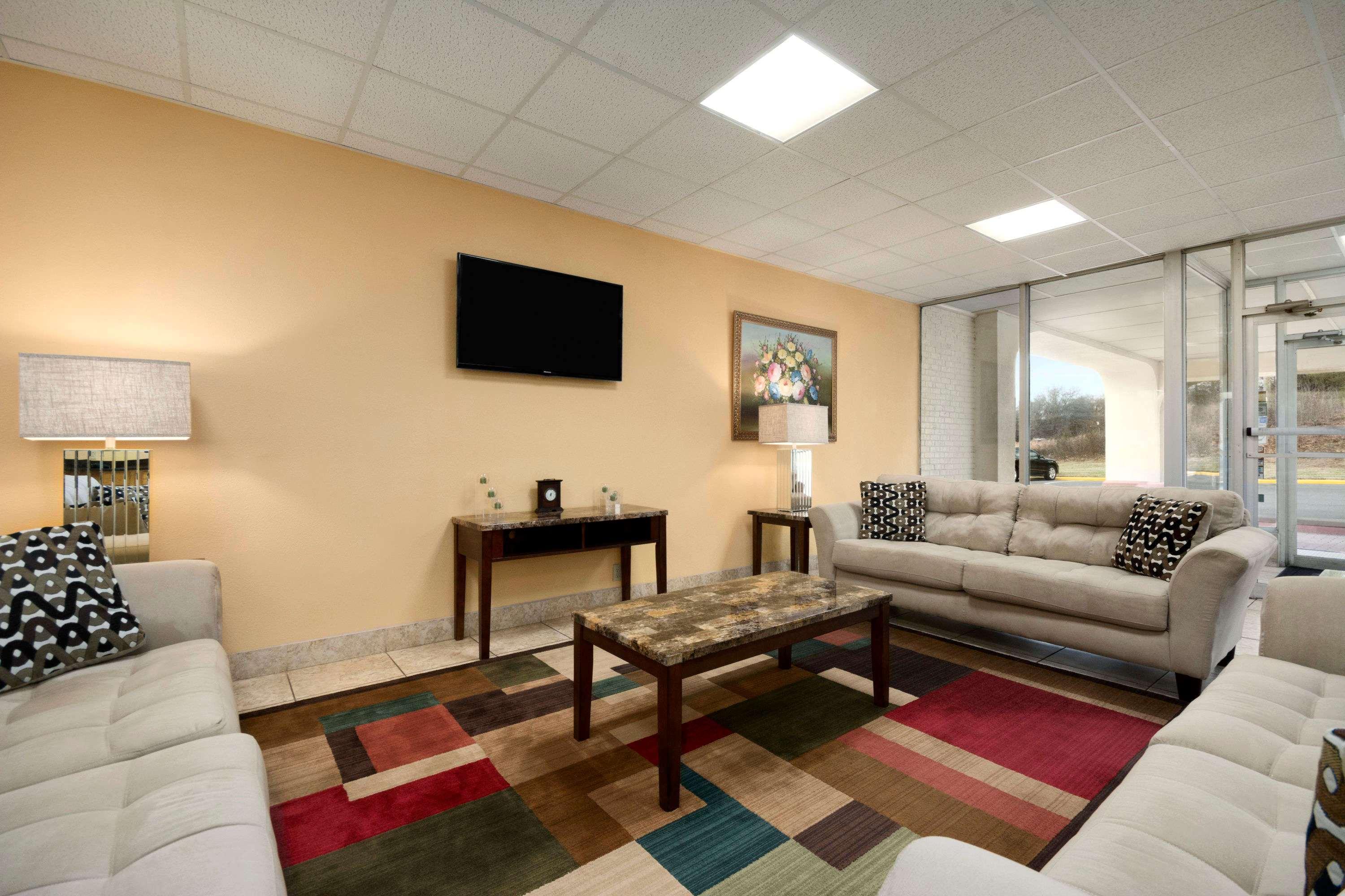 Days Inn By Wyndham Shelby Exteriör bild