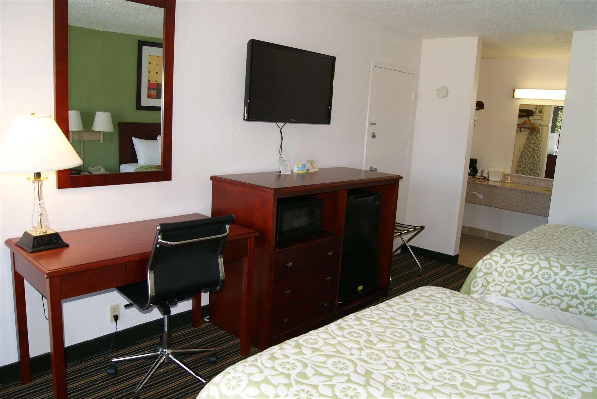 Days Inn By Wyndham Shelby Exteriör bild