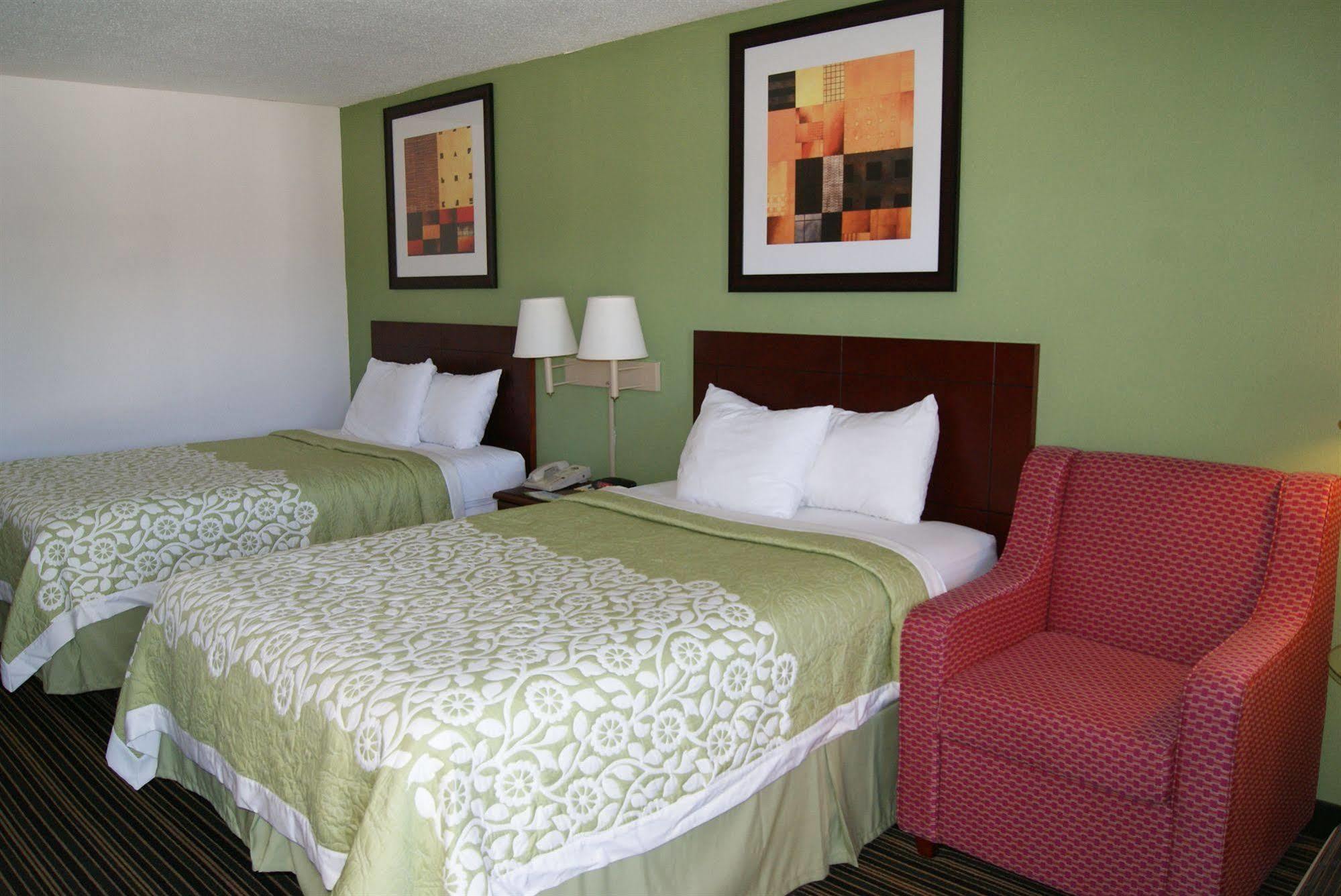 Days Inn By Wyndham Shelby Exteriör bild