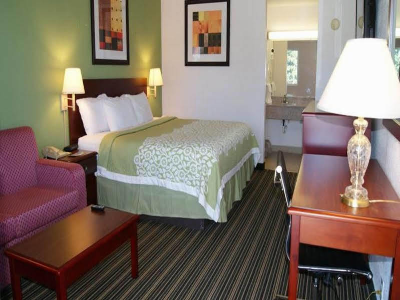 Days Inn By Wyndham Shelby Exteriör bild