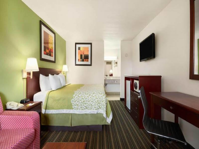 Days Inn By Wyndham Shelby Exteriör bild