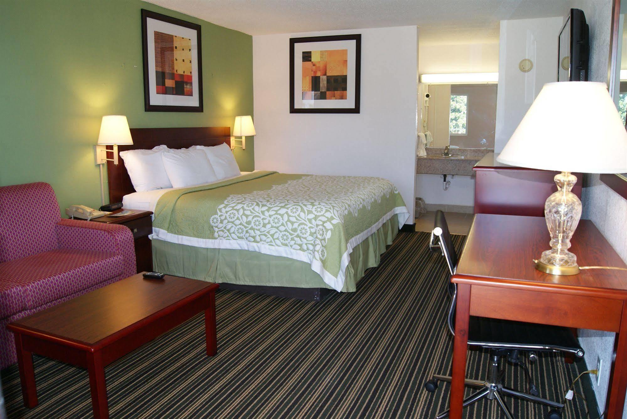 Days Inn By Wyndham Shelby Exteriör bild