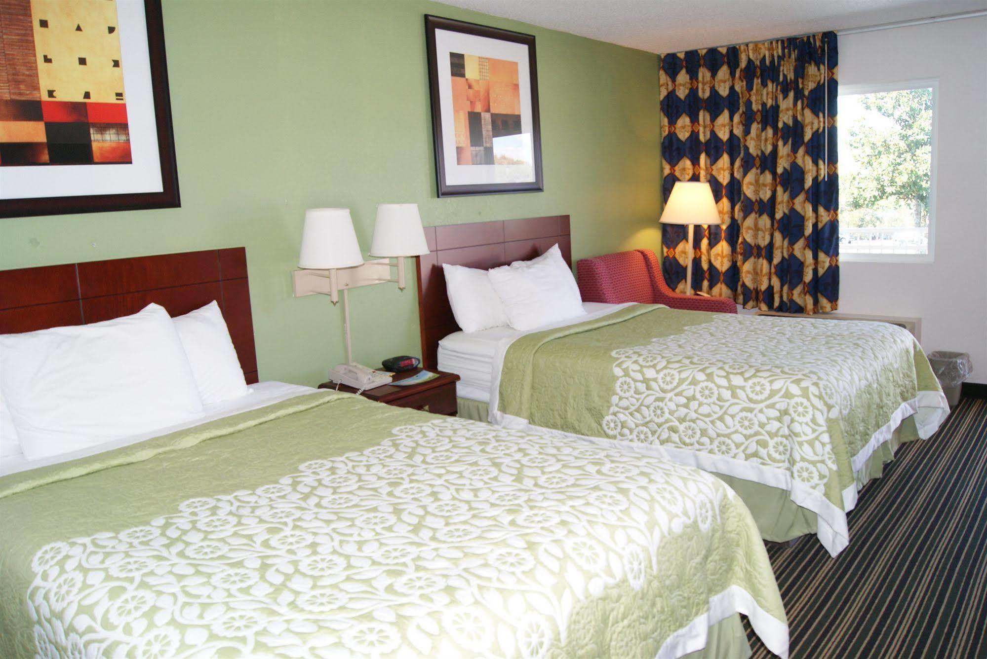 Days Inn By Wyndham Shelby Exteriör bild