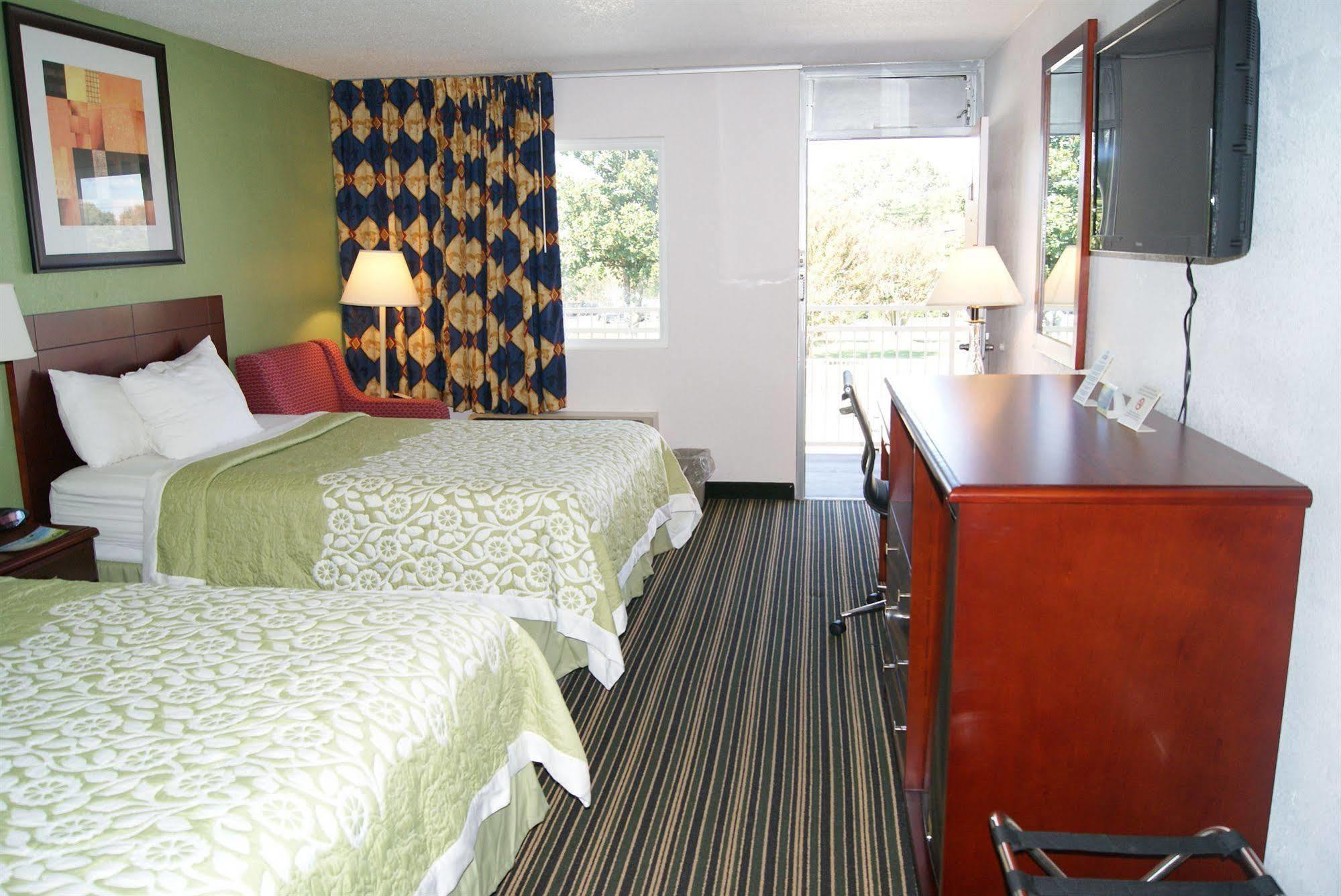 Days Inn By Wyndham Shelby Exteriör bild