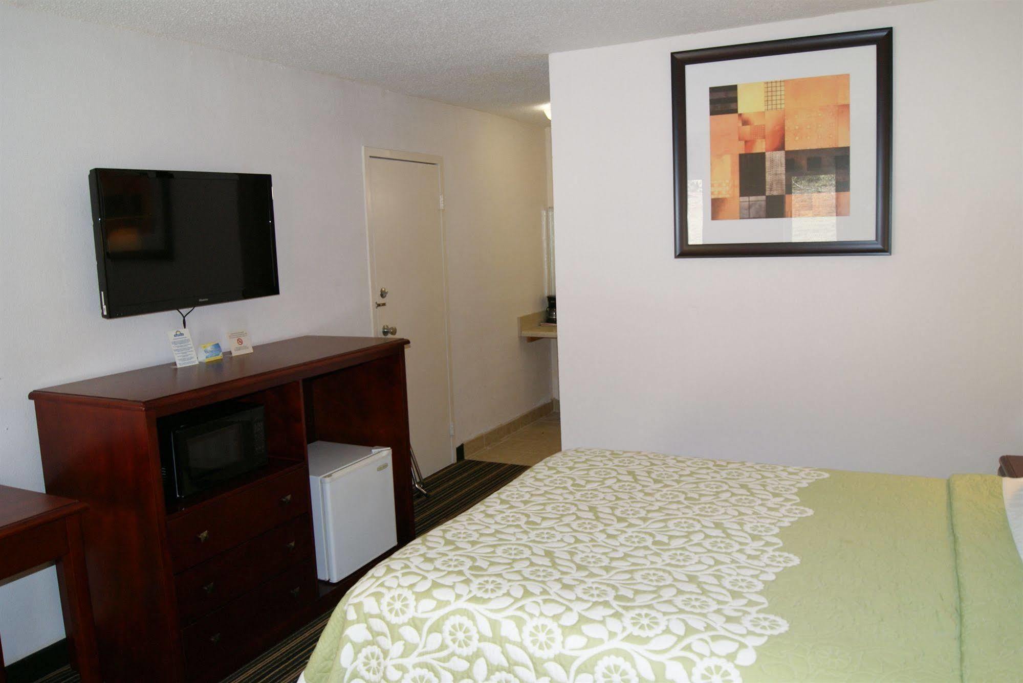 Days Inn By Wyndham Shelby Exteriör bild